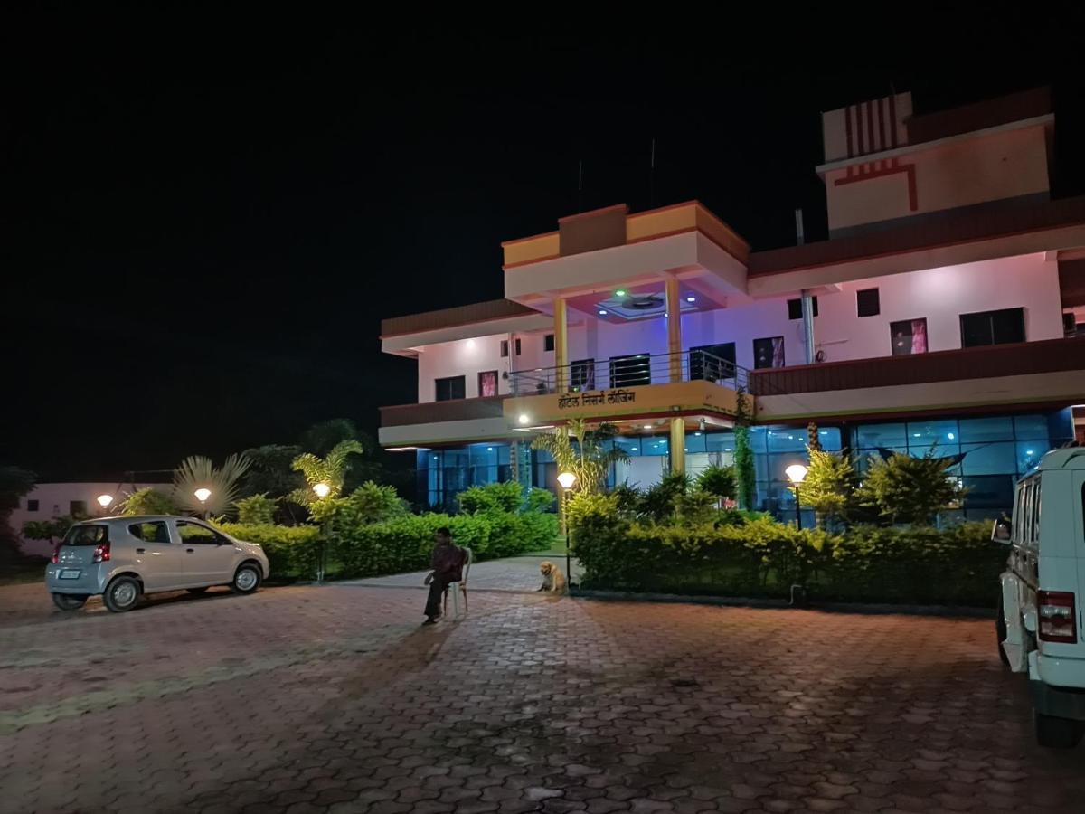 Hotel Nisarg Lodging And Restaurant Аурангабад Екстер'єр фото
